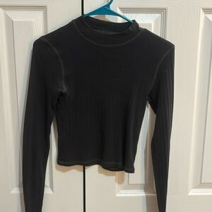 Dark Gray American Eagle Outfitters Women’s Long Sleeve Short Top.